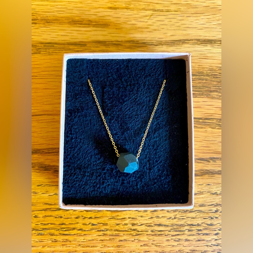 Modern black & gold necklace (short)